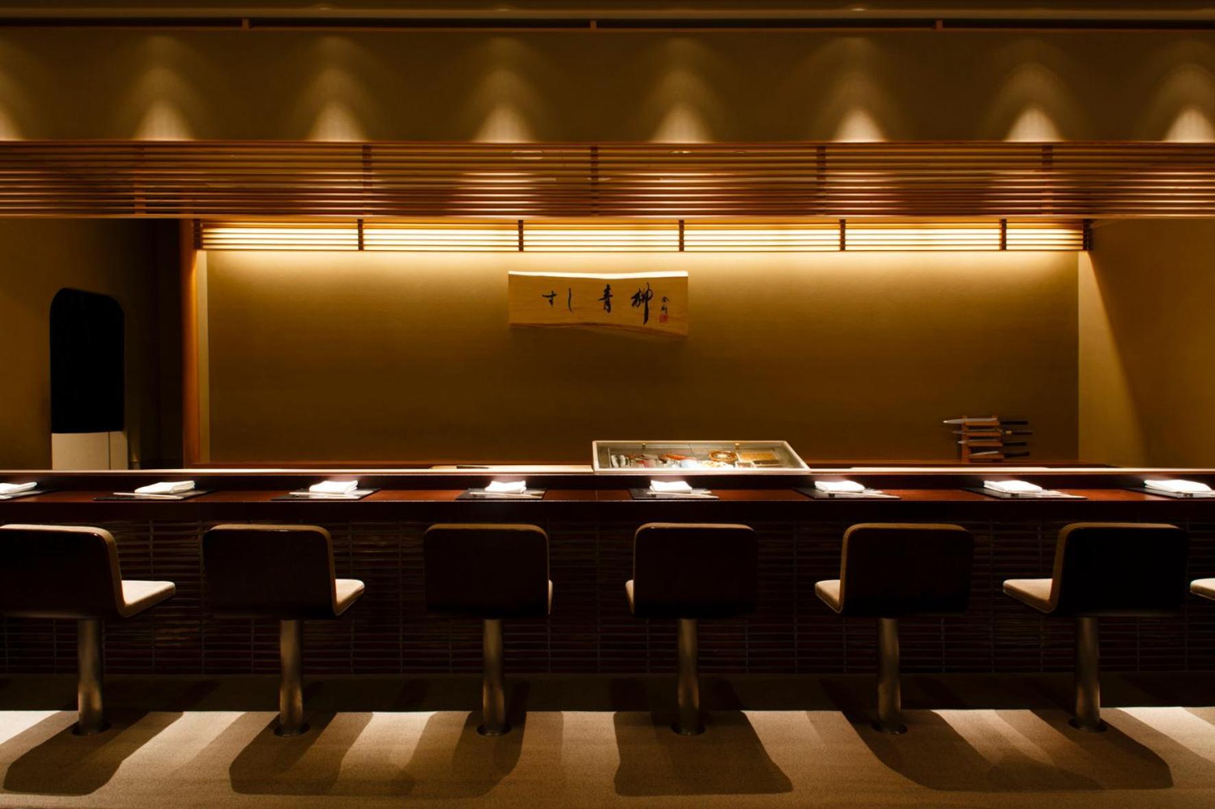 The Tokyo Station Hotel Exteriér fotografie A sushi bar in Tokyo