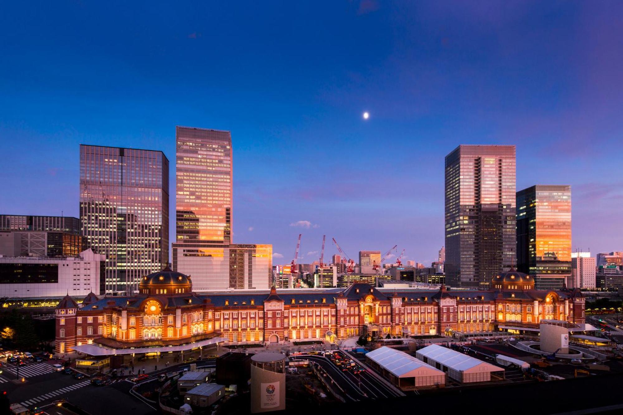 The Tokyo Station Hotel Exteriér fotografie The station at night