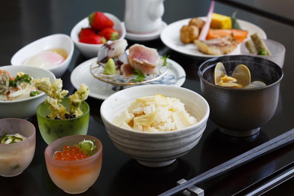 The Tokyo Station Hotel Exteriér fotografie A Japanese breakfast